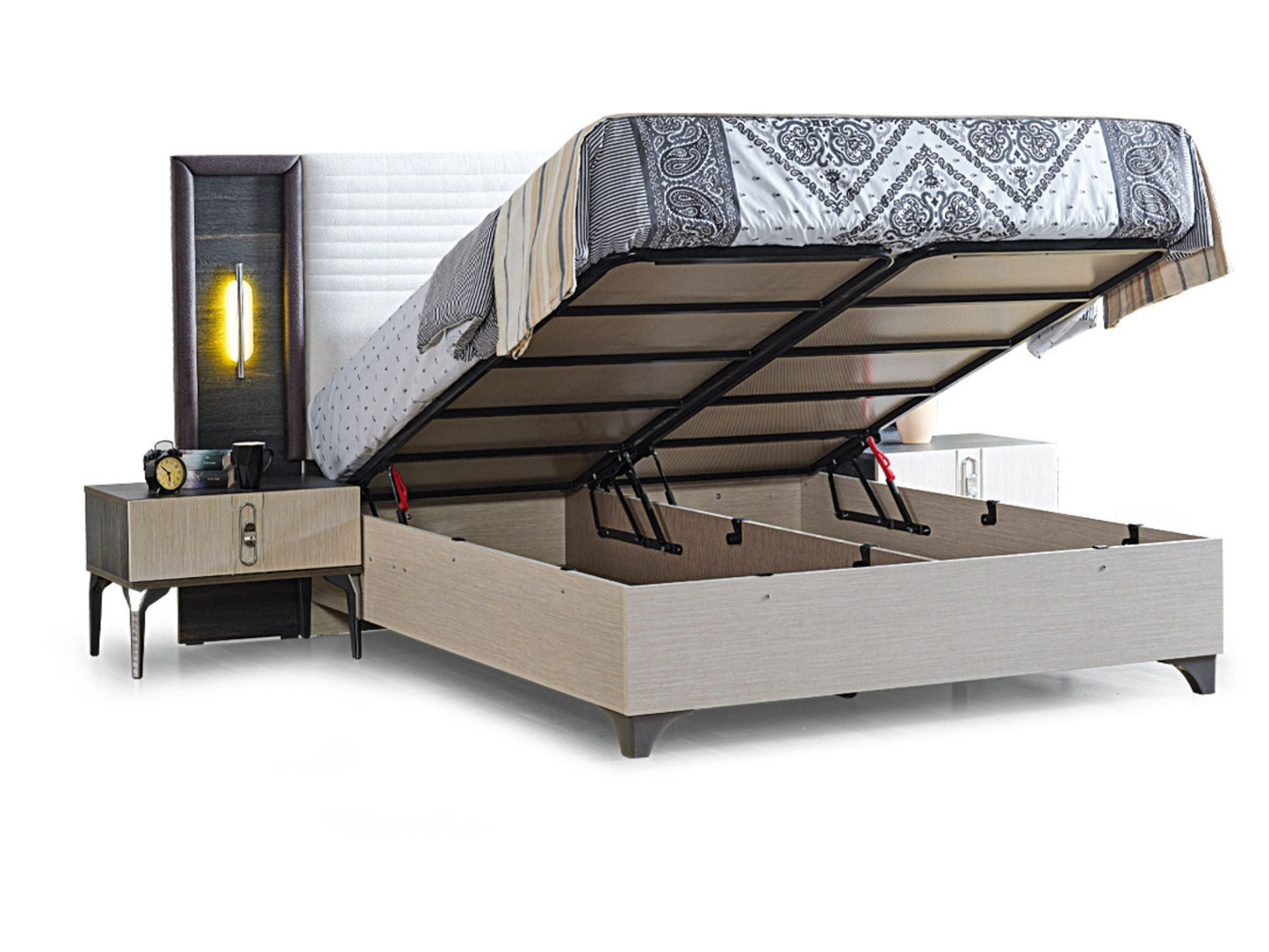Nero Nightstand