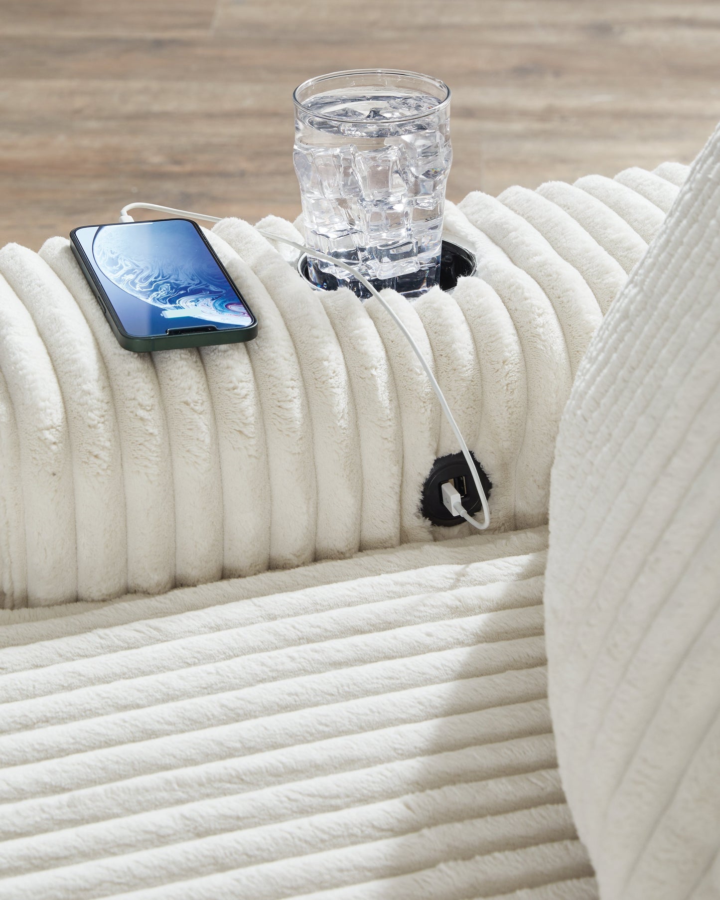 Lindyn Ivory Chaise 21104