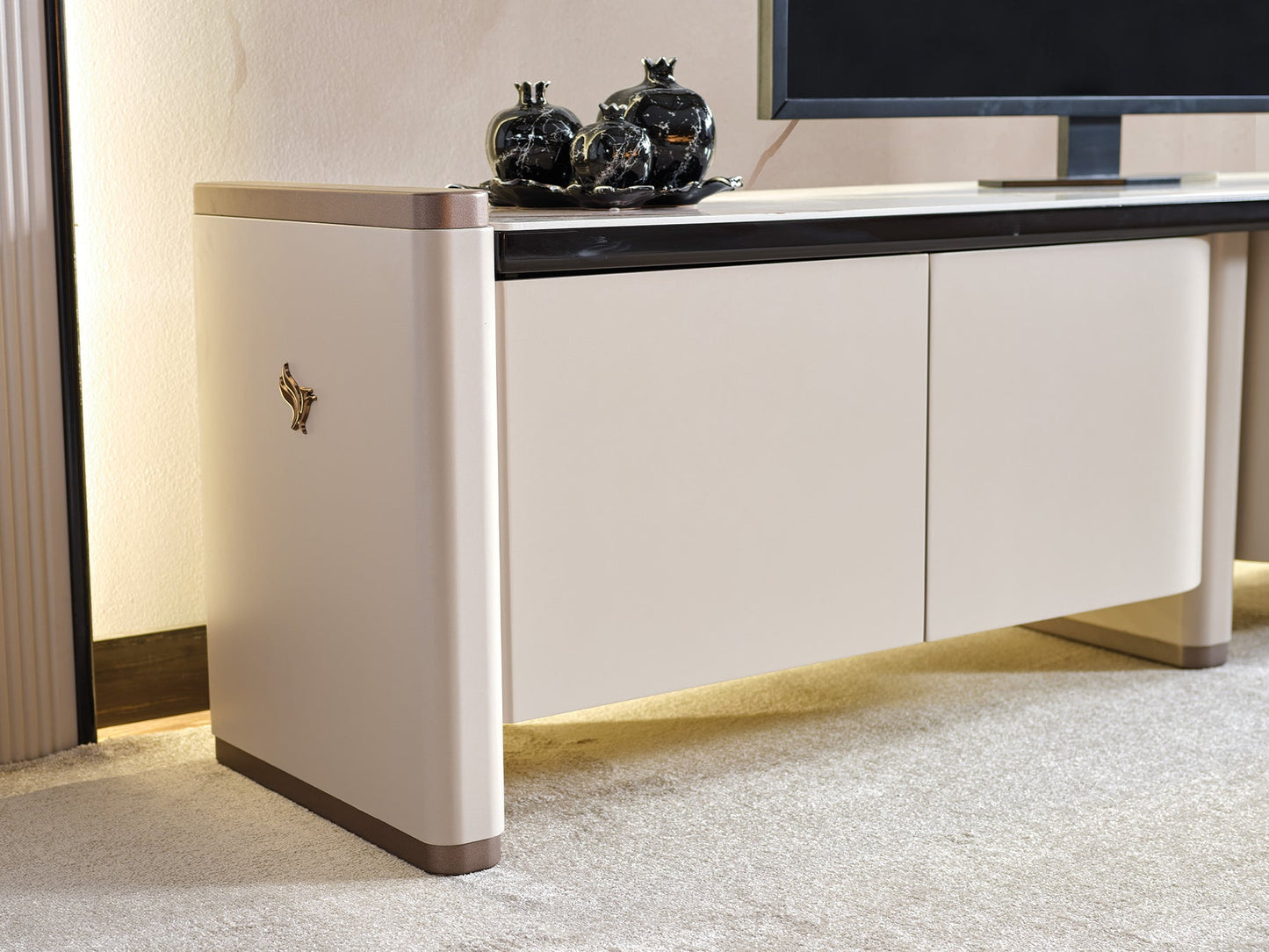 Voyance Tv Stand
