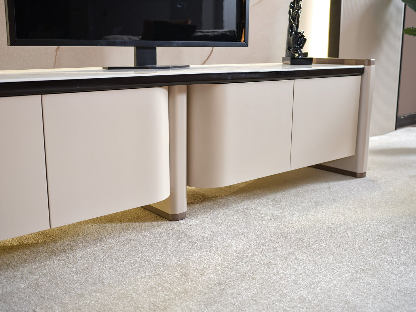 Voyance Tv Stand