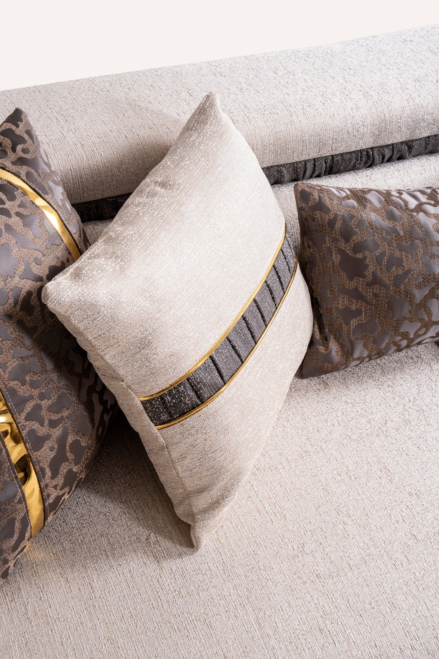 Diamond Collection Living Room Set