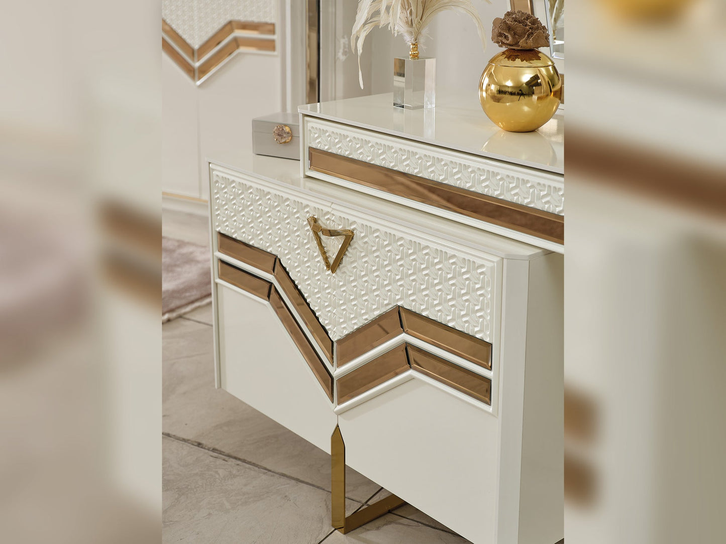 Zen Luxury Bedroom Set (Bed& Dresser With Mirror & 2 Nightstand)