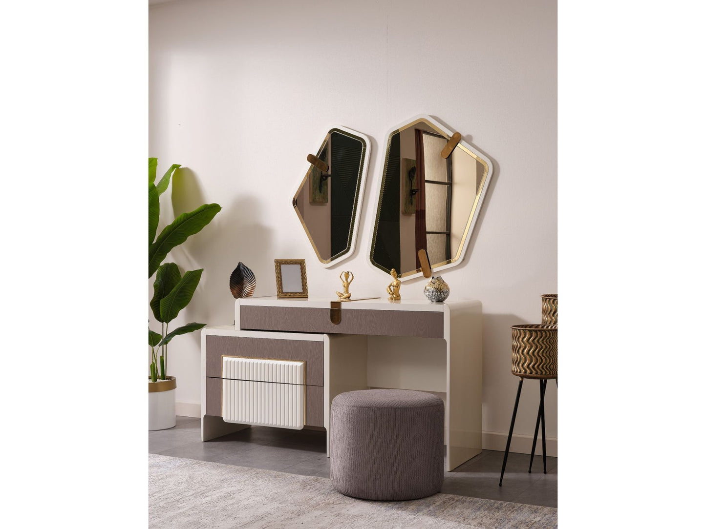 Zurich Luxury Bedroom Set (Bed & Dresser With Mirror & 2 Nightstand)
