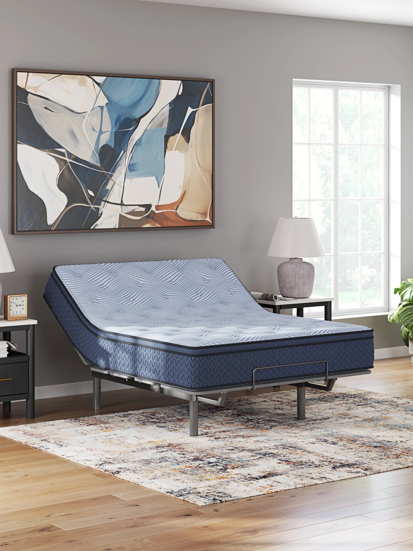 Dellyn 12" King Hybrid Mattress (Medium)