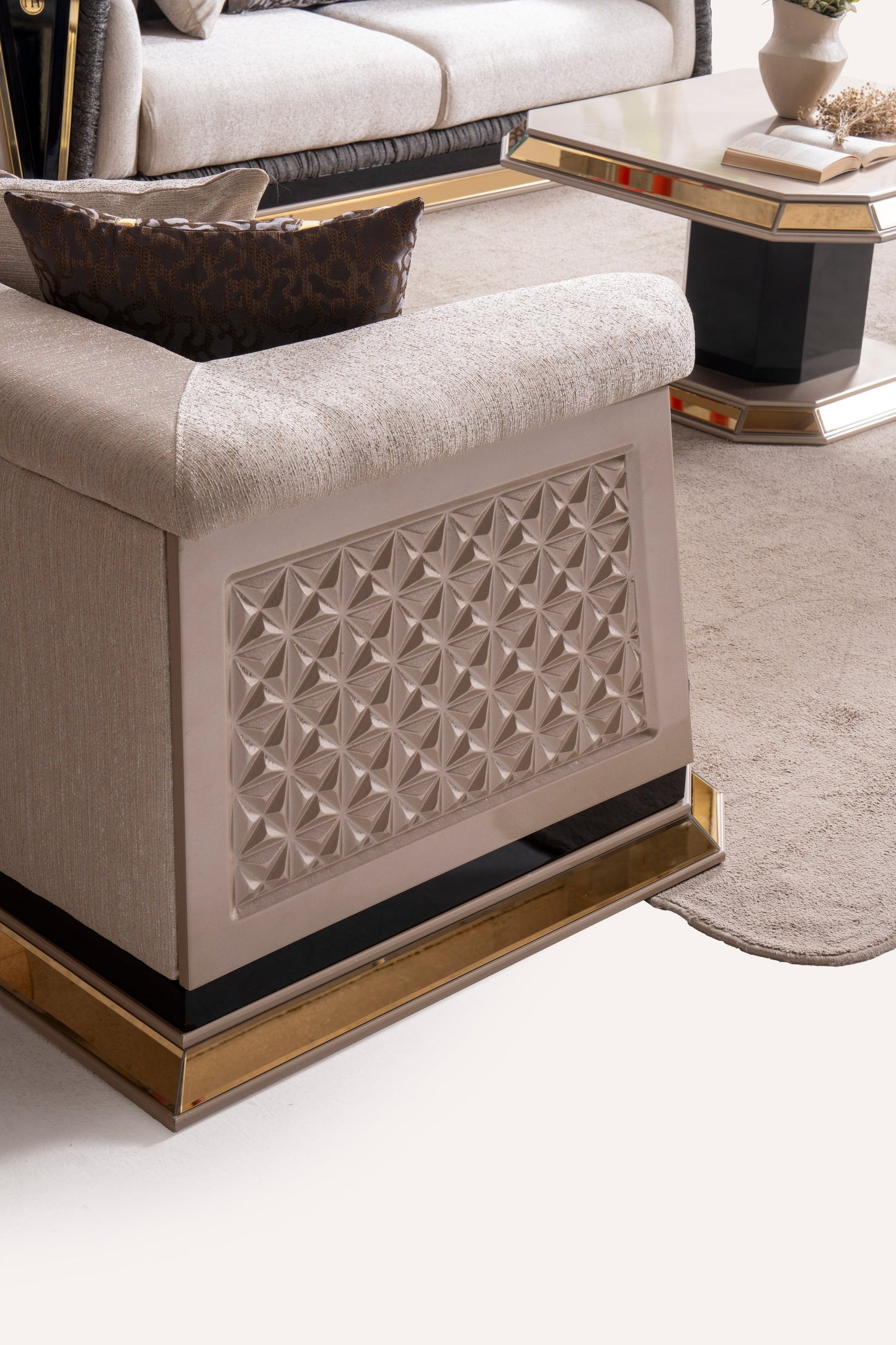 Diamond Collection Living Room Set