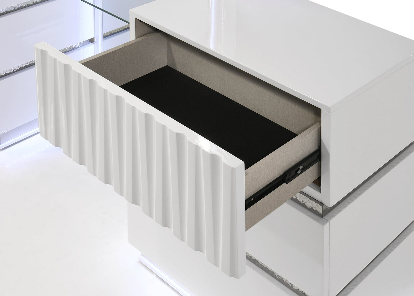 Lisbon White LED Vanity Set with Stool B32