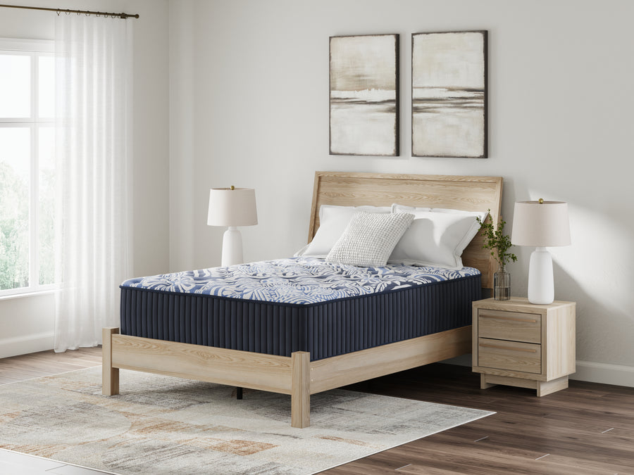 Firm Luxe 2.0 Blue King Mattress M496