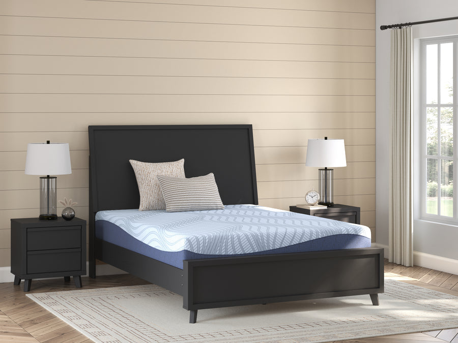 Dellyn 10 Memory Foam White King Mattress M205