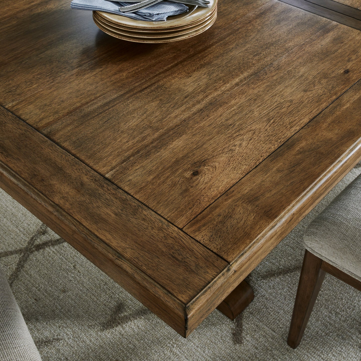 Sturlayne Dining Table and 6 Chairs in Brown D787