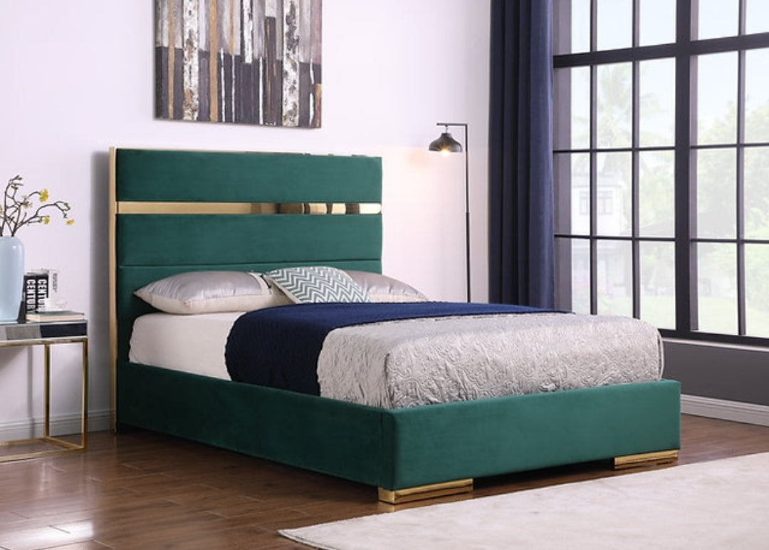 Cartier Green Queen Platform Bed B810