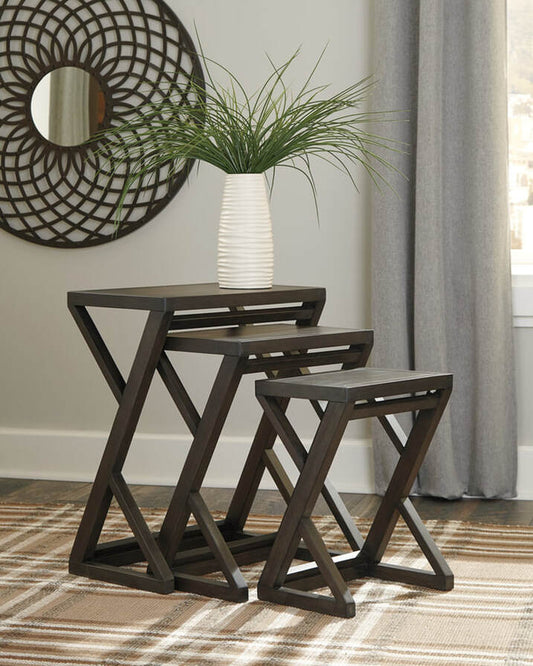 Cairnburg Nesting Accent Table (Set of 3)   A4000183