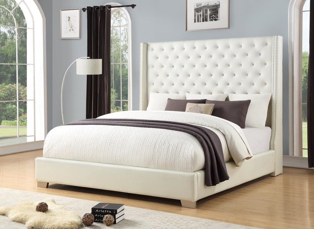 Diamond White Leather 6 FT King Bed | HH323