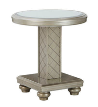 Load image into Gallery viewer, Chevanna 3pc Occasional Table Set T942